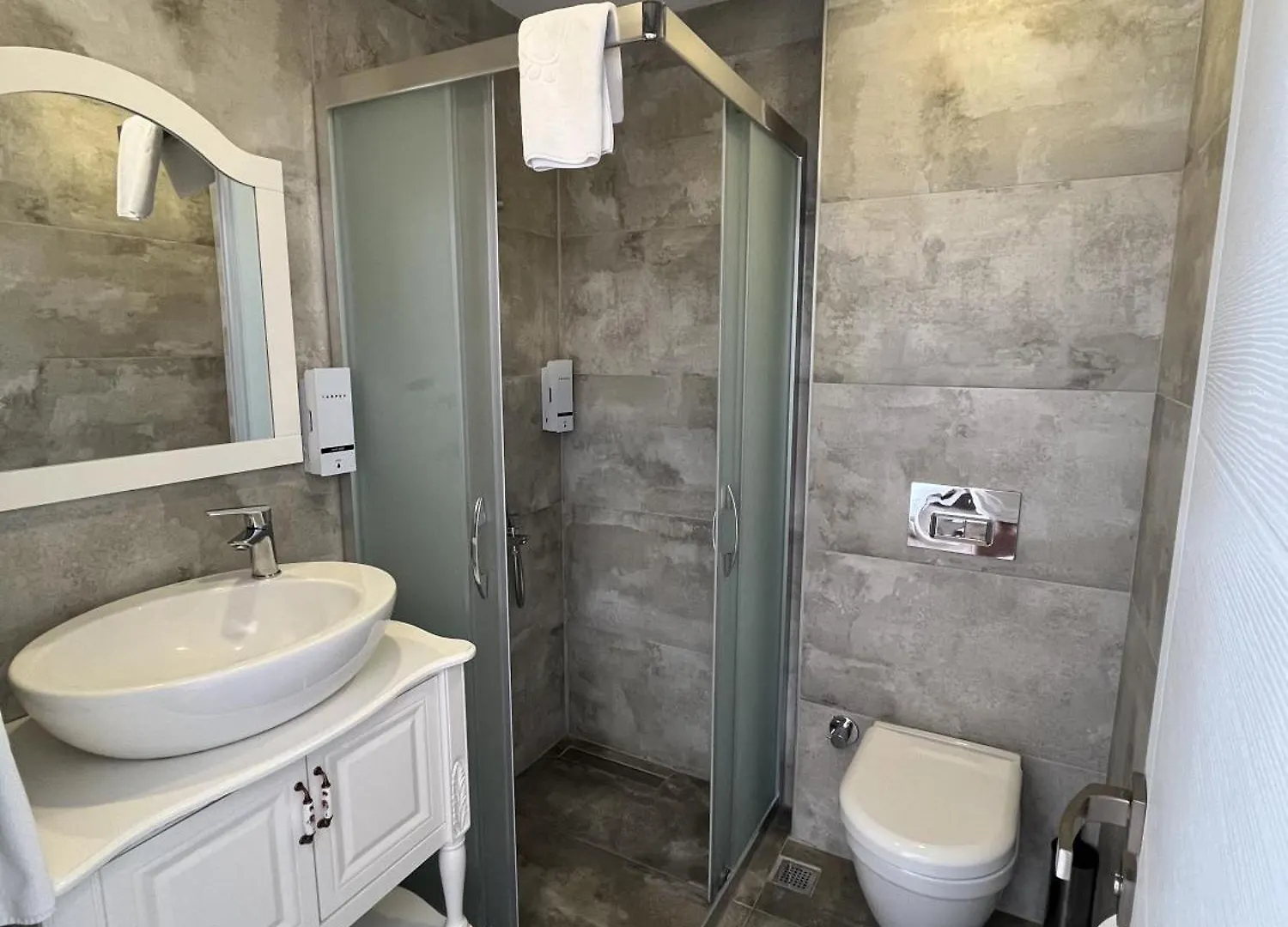 Alesya Otel إزمير 3*,